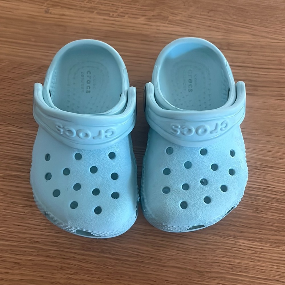 Teal toddler size 4 crocs